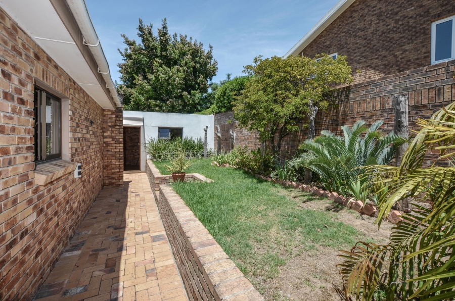 4 Bedroom Property for Sale in Vergesig Western Cape